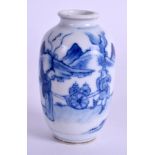 A 19TH CENTURY CHINESE BLUE AND WHITE SNUFF BOTTLE. 6.5 cm high.