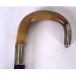 AN EARLY 20TH CENTURY HORN HANDLED WALKING STICK, formed with silver tip and collar. 91 cm long.