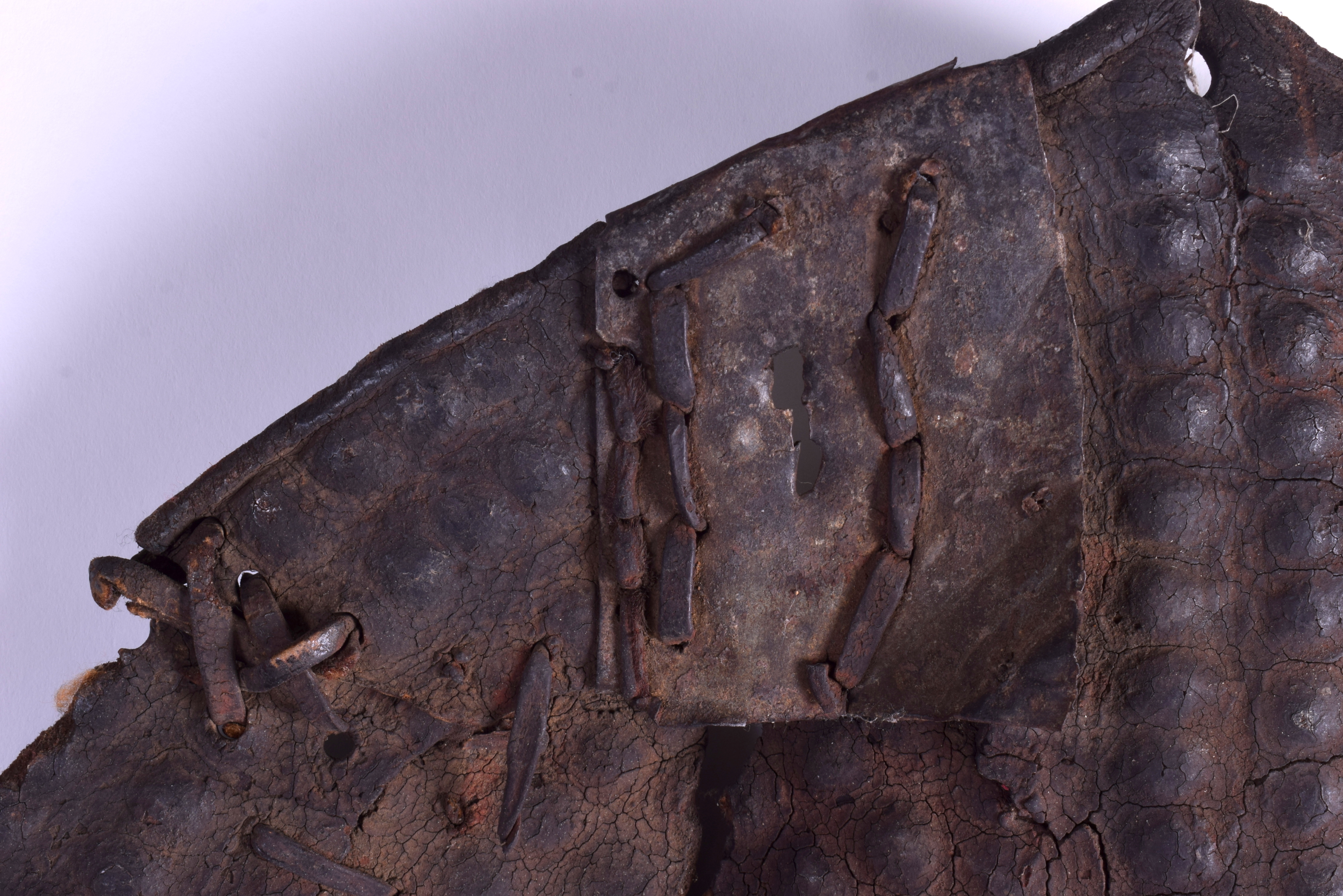 A 19TH CENTURY AFRICAN RHINOCEROS HORN HIDE SHIELD with dimpled decoration, possibly Ethiopian. 94 - Bild 2 aus 10