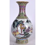 AN EARLY 20TH CENTURY CHINESE FAMILLE ROSE PORCELAIN VASE BEARING QIANONG MARKS, painted with figur