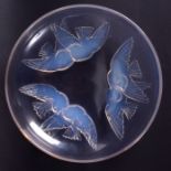 AN ART DECO FRENCH LALIQUE GLASS DISH decorated with love birds. 22 cm wide.