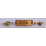 A 9CT GOLD SCARF CLIP, together with two 18ct gold rings. (3)