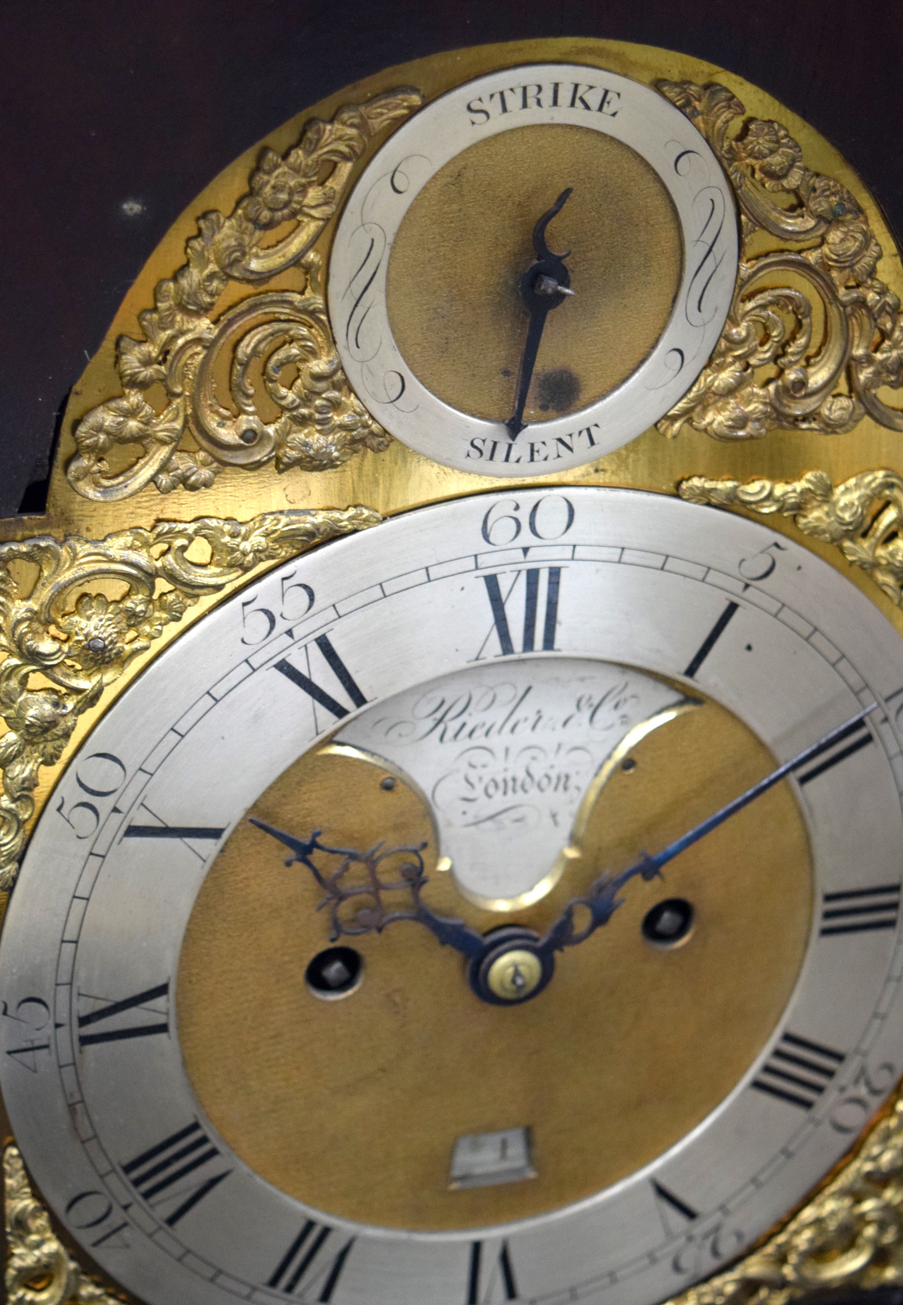 A GEORGE III RIEDER & CO LONDON MAHOGANY BRACKET CLOCK C1780 with silvered dial and brass overlay. - Image 8 of 11