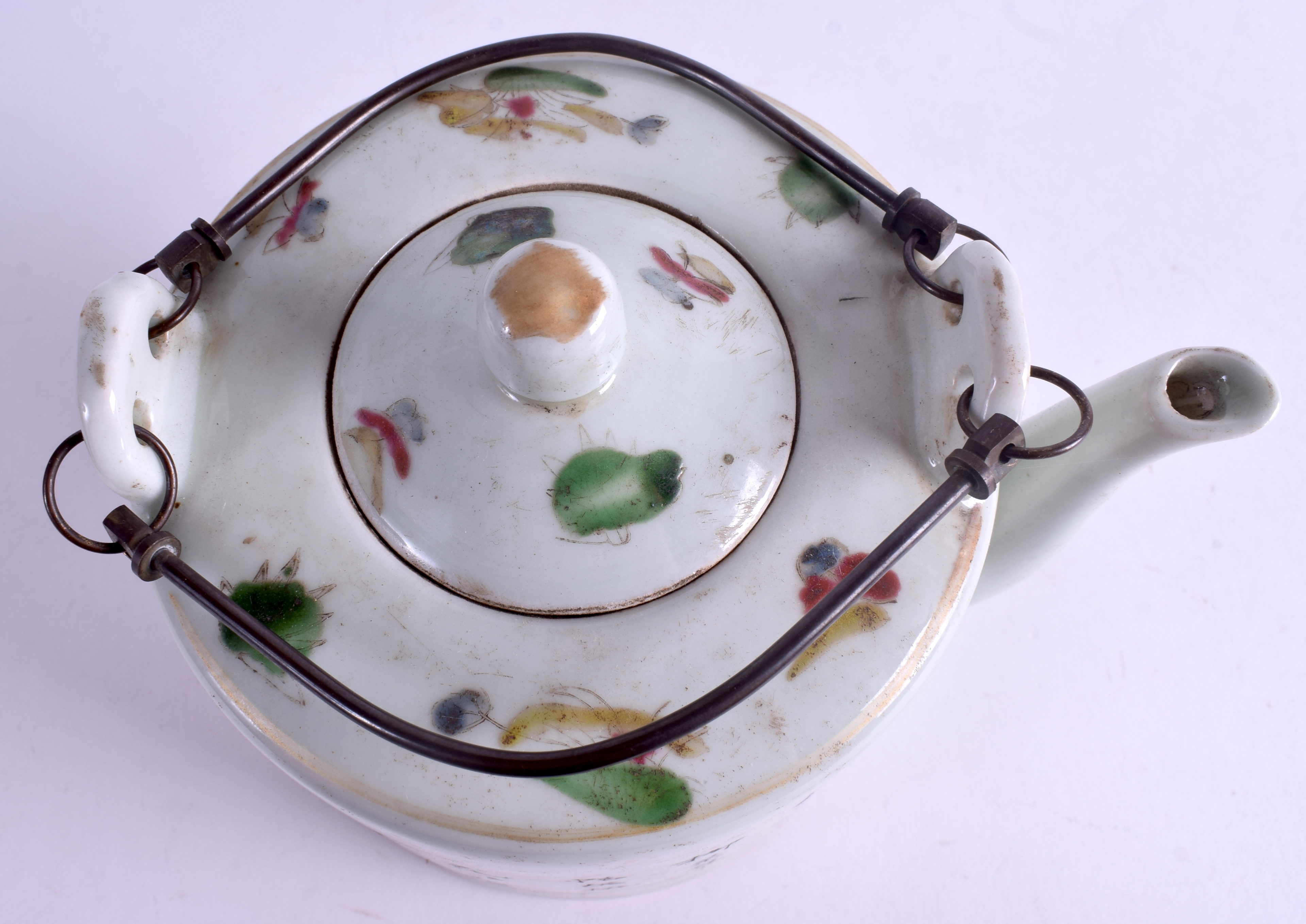 A CHINESE FAMILLE ROSE TEAPOT AND COVER. 15 cm wide. - Image 3 of 5