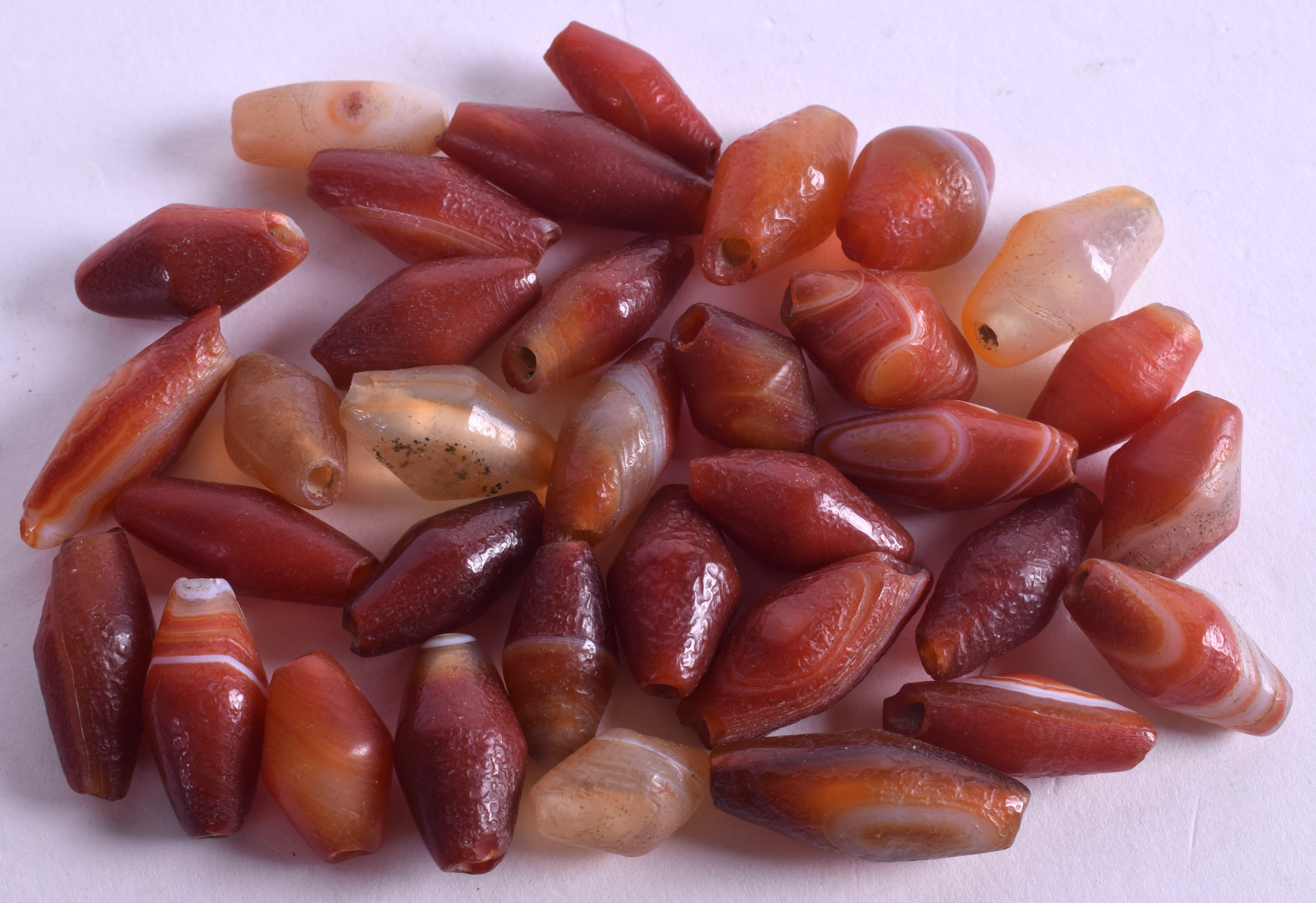 VARIOUS CENTRAL ASIAN AGATE BEADS. (qty)