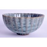 A CHINESE CRACKLE GLAZED GE TYPE BOWL. 12.5 cm wide.
