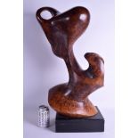 A STYLISH CONTEMPORARY AMERICAN BURR WALNUT WOOD SCULPTURE C1990 by Mario Dal Fabbro. 69 cm x 31 cm