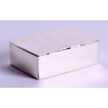 A SILVER SNUFF BOX. 3.25 cm wide.