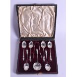 A CASED SET OF ANTIQUE SILVER APOSTLE SPOONS. 2 oz. (8)