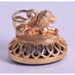 A VINTAGE GOLD LION SEAL. 8.8 grams. 2.5 cm wide.