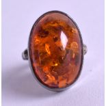 A SILVER AND AMBER RING. Size M.