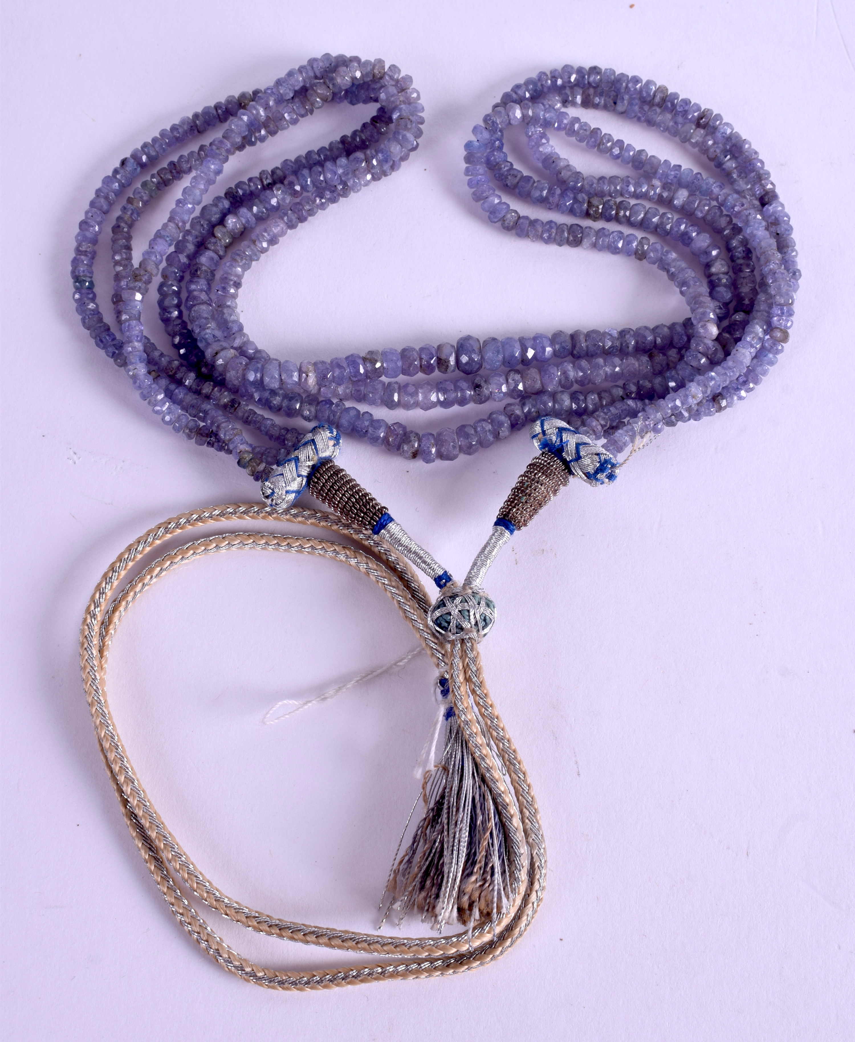 A KASHMIRI BLUE AGATE NECKLACE.