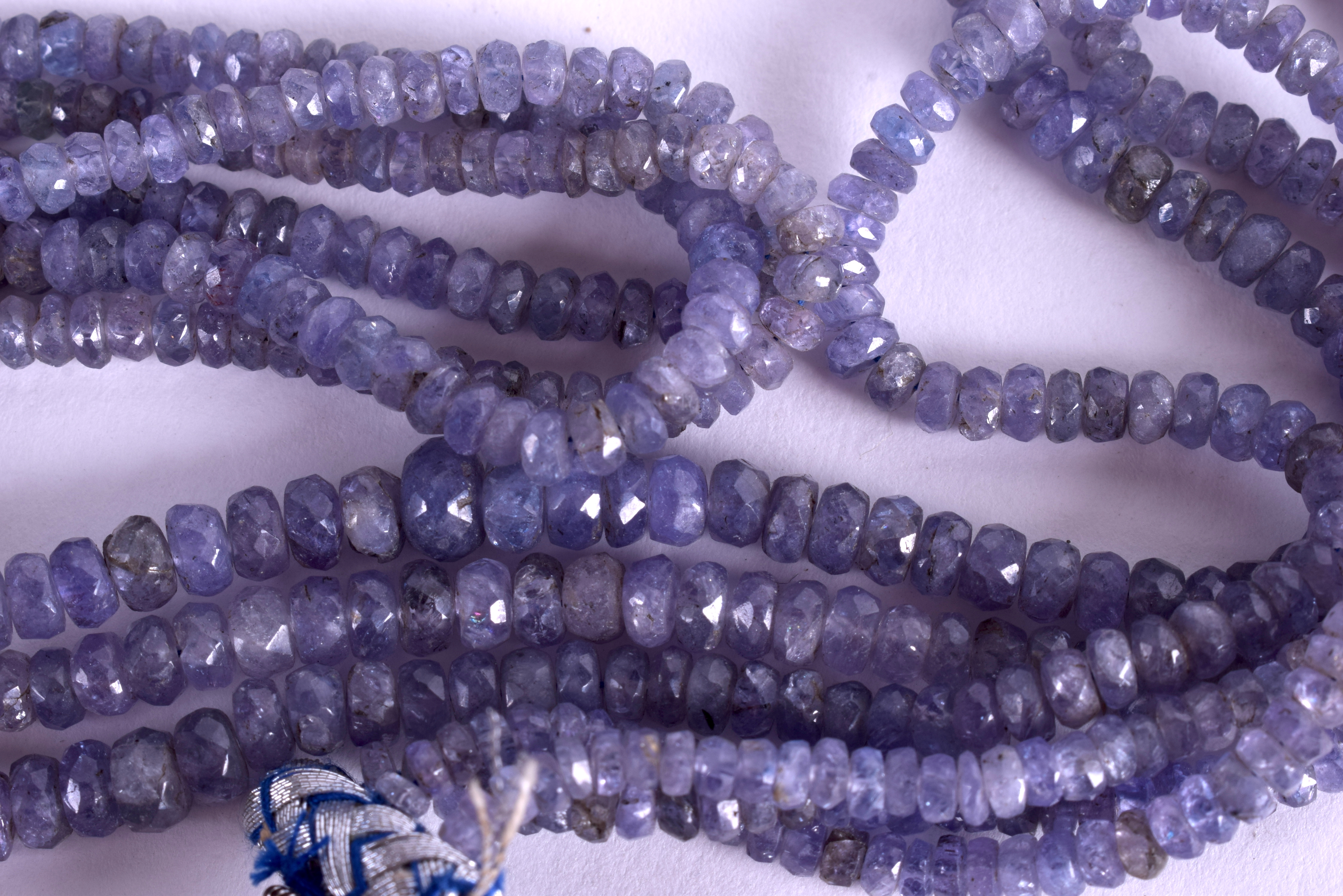 A KASHMIRI BLUE AGATE NECKLACE. - Image 2 of 2