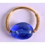 A CENTRAL ASIAN HIGH CARAT GOLD AND BLUE STONE RING.