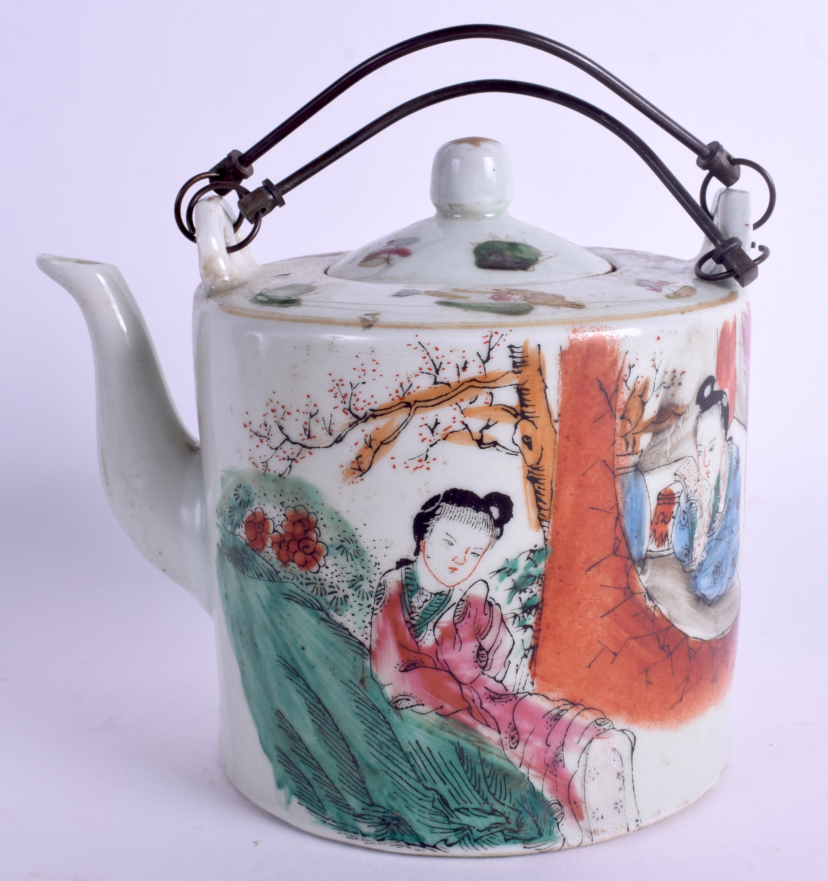 A CHINESE FAMILLE ROSE TEAPOT AND COVER. 15 cm wide.