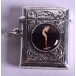 A SILVER VESTA CASE. 3.5 cm x 2.75 cm.