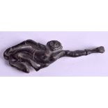 AN UNUSUAL STYLISED CHINESE BRONZE MONKEY. 10 cm wide.