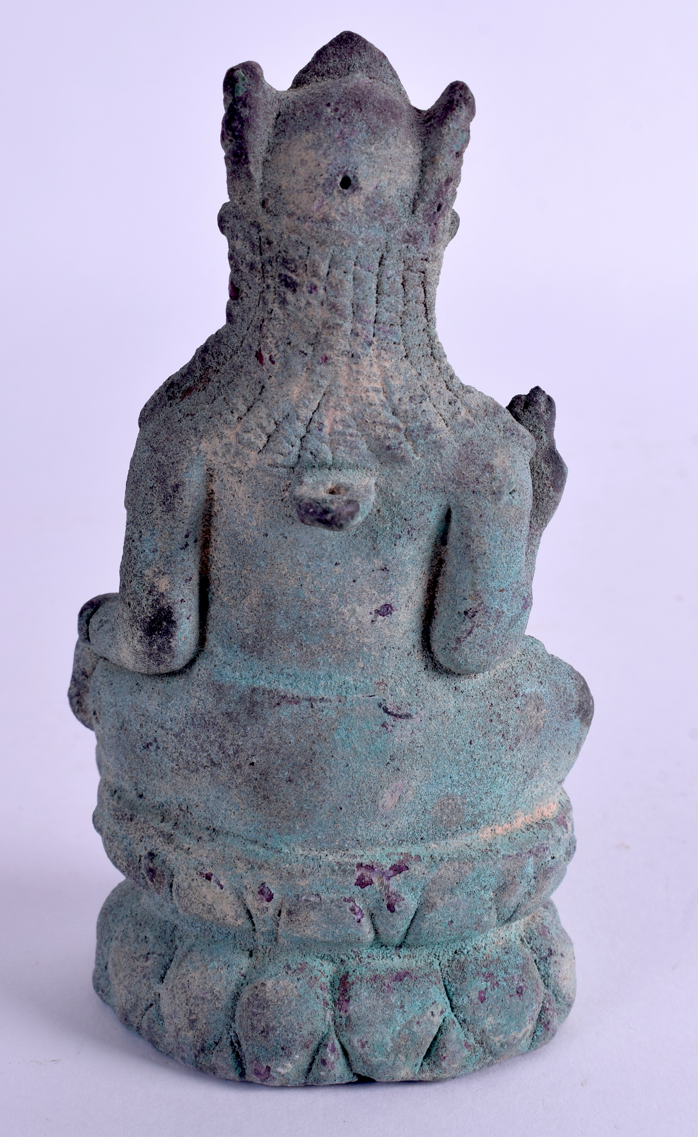 A CHINESE BRONZE FIGURE OF GUANYIN.13.5 cm high. - Image 2 of 3