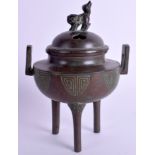 A JAPANESE BRONZE CENSER AND COVER. 17 cm x 9 cm.