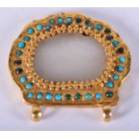 AN UNUSUAL 18TH/19THCENTURY GOLD AND TURQUOISE JADE PENDANT. 11.9 grams. 3 cm x 3 cm.