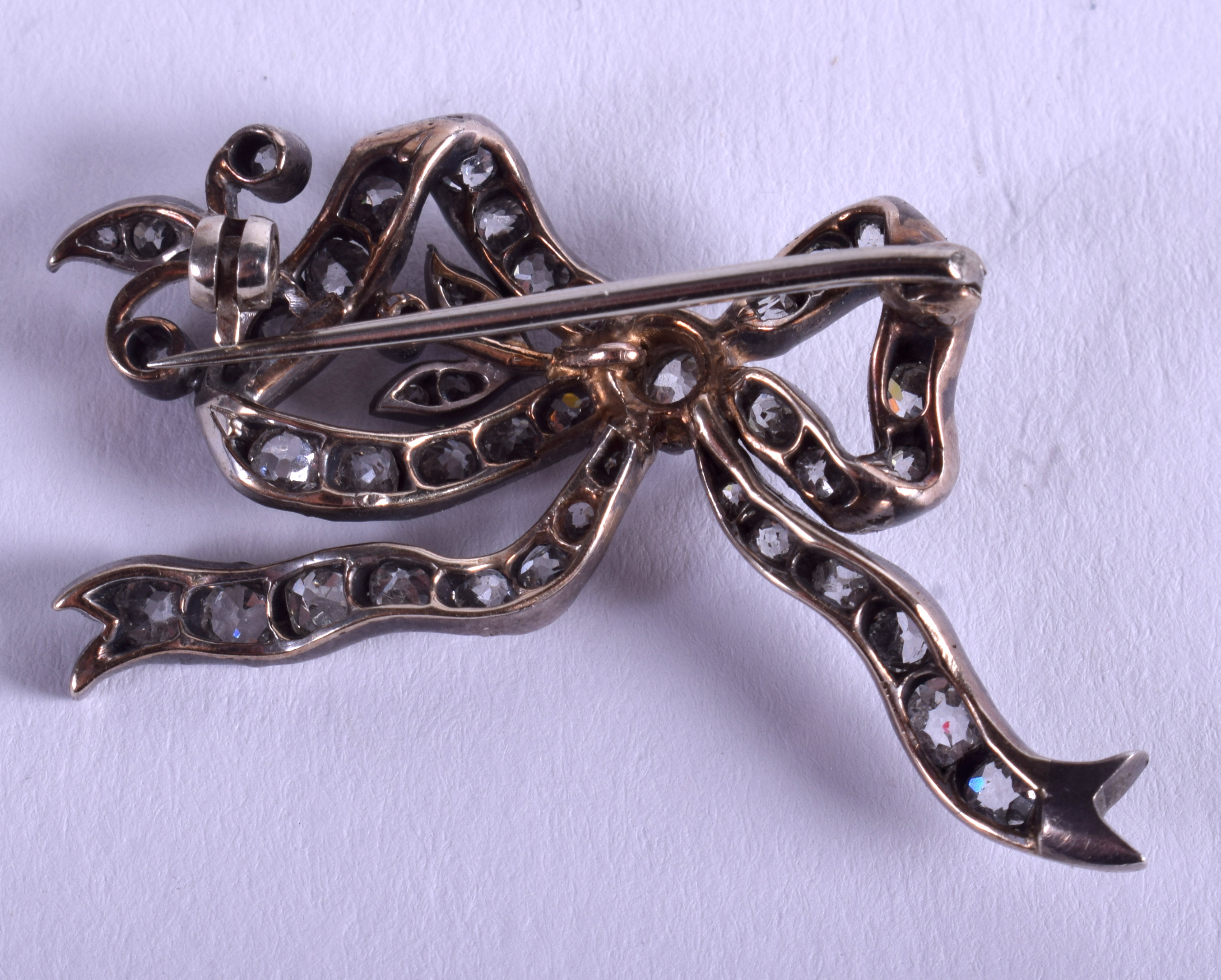 A LATE VICTORIAN/EDWARDIAN GOLD SILVER AND OLD DIAMOND BROOCH of approx. 1ct. 6.9 grams. 4 cm x 2 c - Image 3 of 3