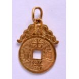 AN EARLY 20TH CENTURY CHINESE 22CT GOLD PENDANT. 3.8 grams. 2 cm x 1.75 cm.