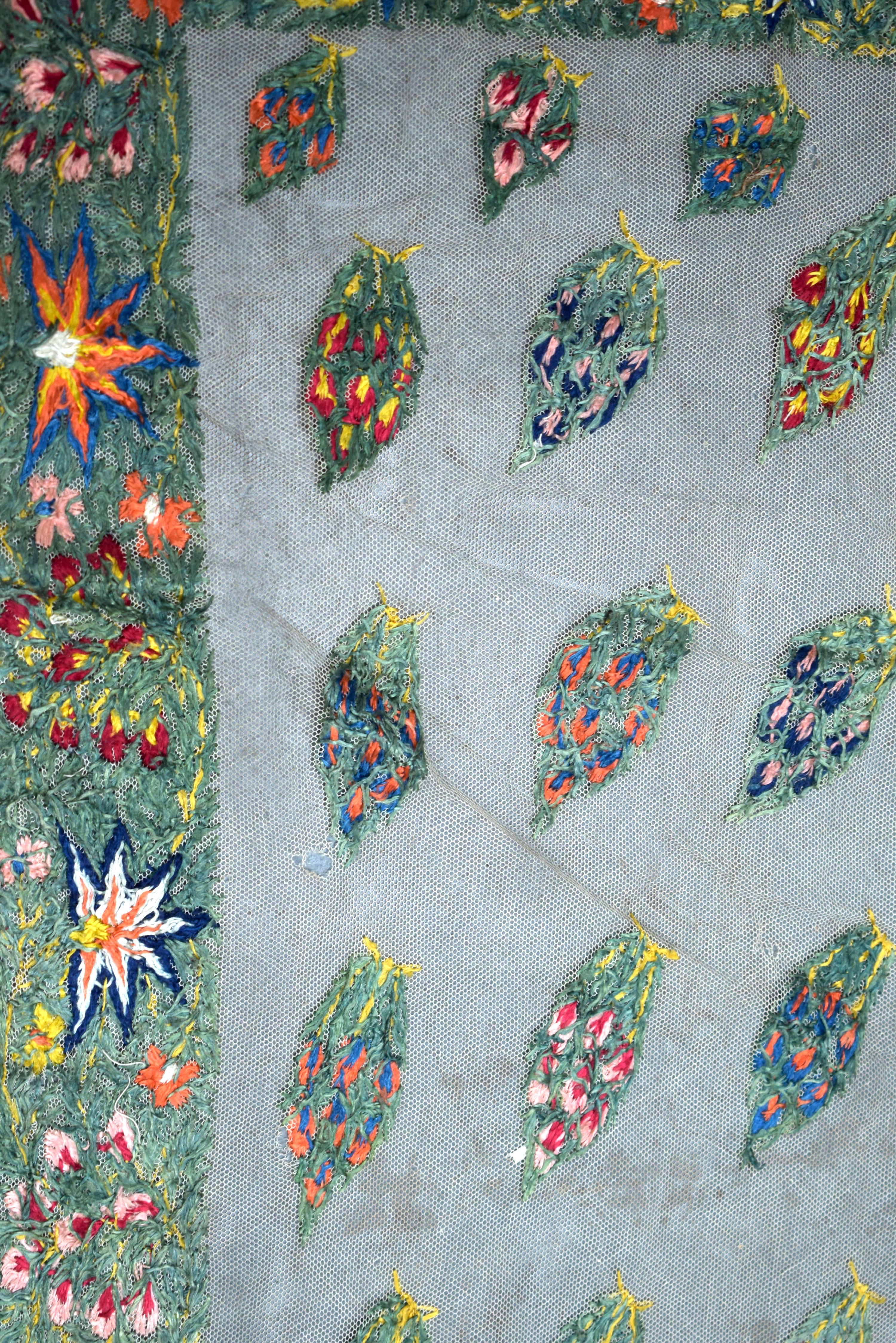 TWO 19TH CENTURY KASHMIRI SILK EMBROIDERED SHAWLS decorated with foliage. (2) - Image 6 of 8