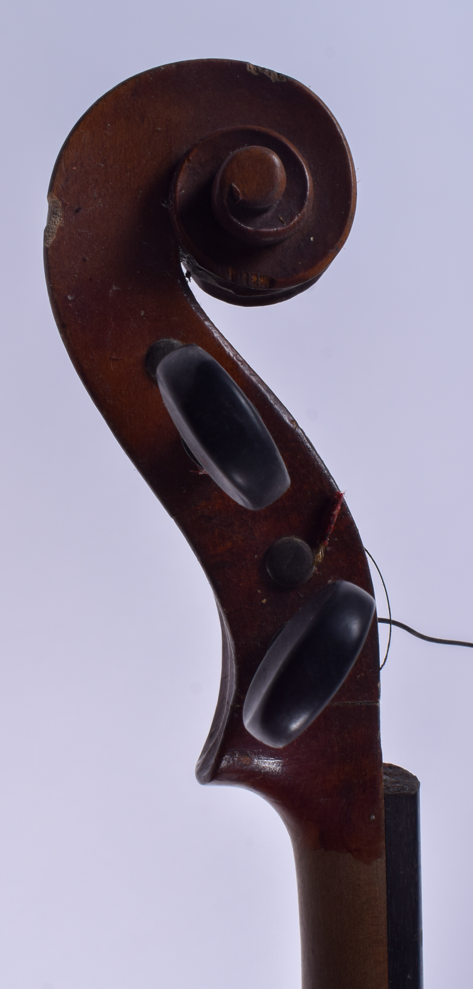 AN ANTIQUE EUROPEAN CASED VIOLIN within a very unusual saw tooth style leather case. 55 cm long. - Image 9 of 9