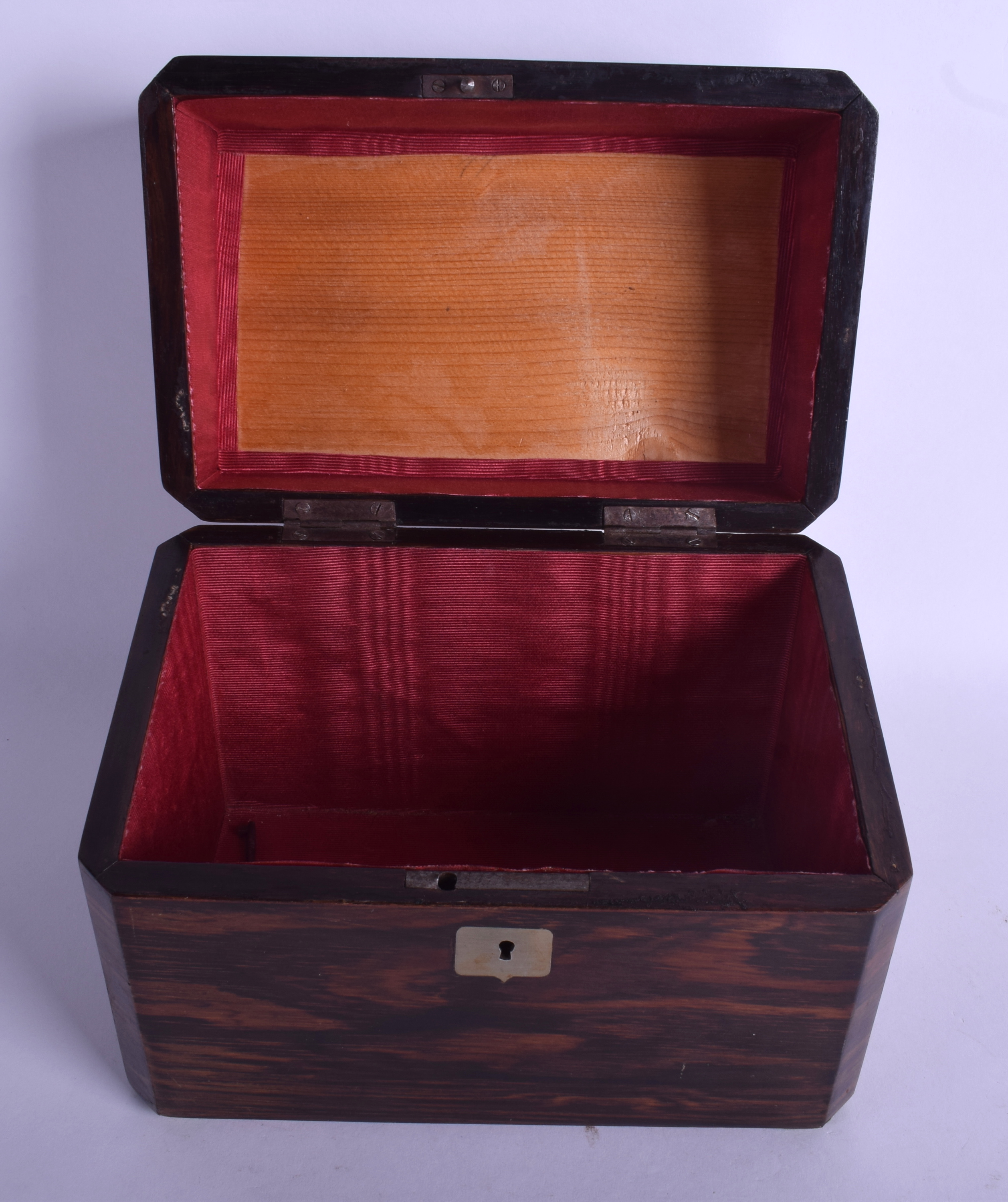 AN ANTIQUE CARVED ROSEWOOD BRASS BOUND CASKET. 20 cm x 17 cm. - Image 4 of 4