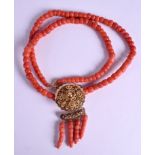 AN 18CT GOLD AND CORAL NECKLACE. 47 grams. 30 cm long.