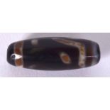 A CHINESE CARVED AGATE ZHU BEAD OR DZI BEAD, formed with swirling body. 2.8 cm long.