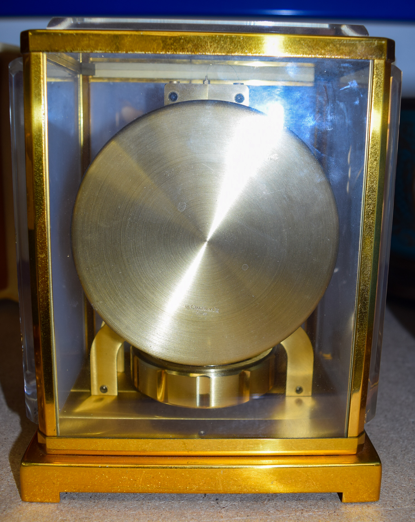 A RARE JAEGER LECOULTRE ATMOS AQUARIUM MARINA BRASS AND PERSPEX ATMOS CLOCK with original box. 23 c - Image 10 of 12