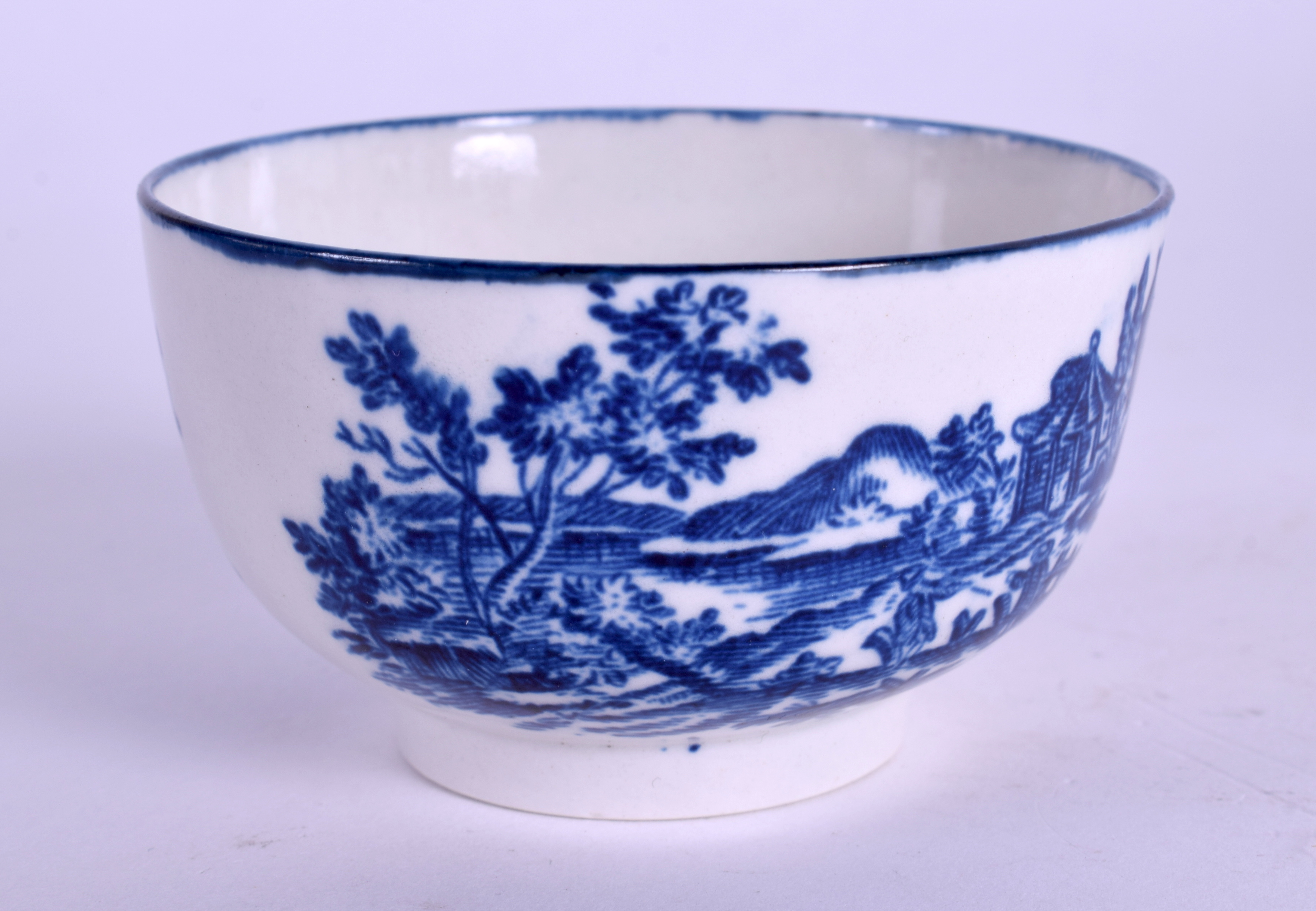 AN 18TH CENTURY WORCESTER TEA BOWL AND SAUCER printed with European landscapes. 11 cm wide. (2) - Image 2 of 3