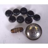 A GROUP OF AGATE BEADS, together with a chinese white metal button. (qty)