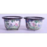 A PAIR OF 18TH CENTURY CHINESE EXPORT CANTON BOWLS Qianlong mark and period. 8.5 cm diameter.