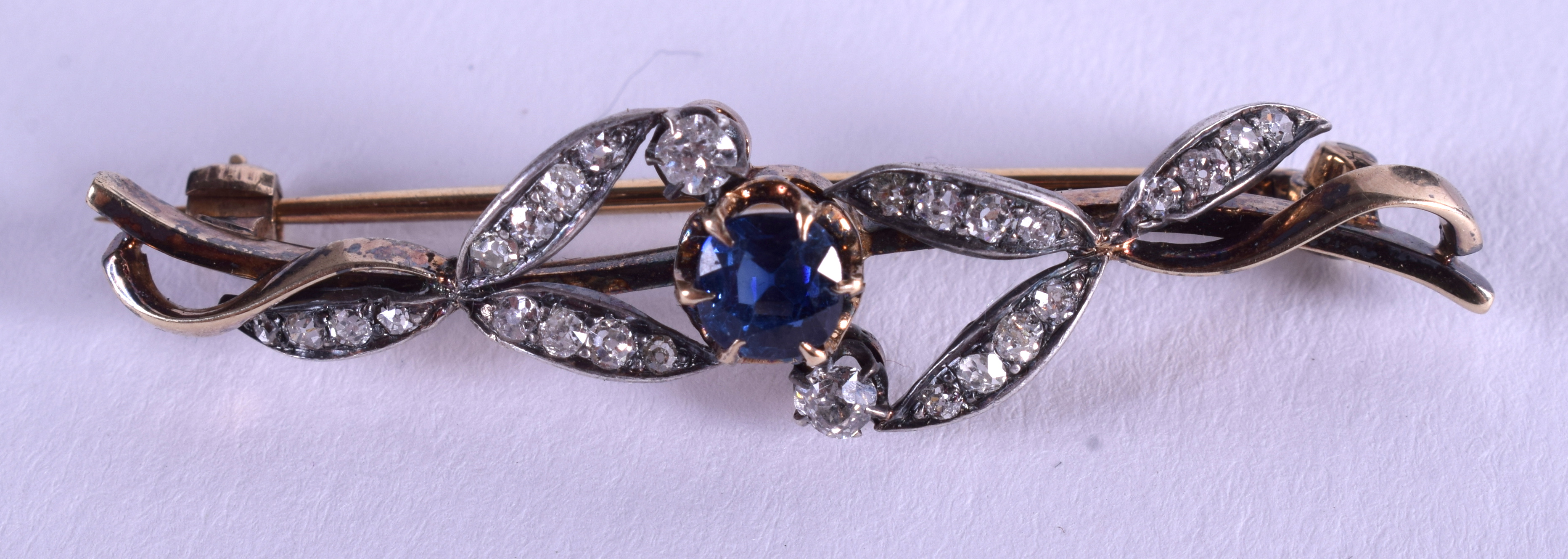 A GOOD VICTORIAN GOLD DIAMOND AND SAPPHIRE BROOCH. 4.5 grams. 4.5 cm wide. - Image 2 of 3