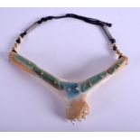 AN UNUSUAL VINTAGE ANTLER HORN AND JADEITE PEARL NECKLACE. 23 cm x 10 cm.