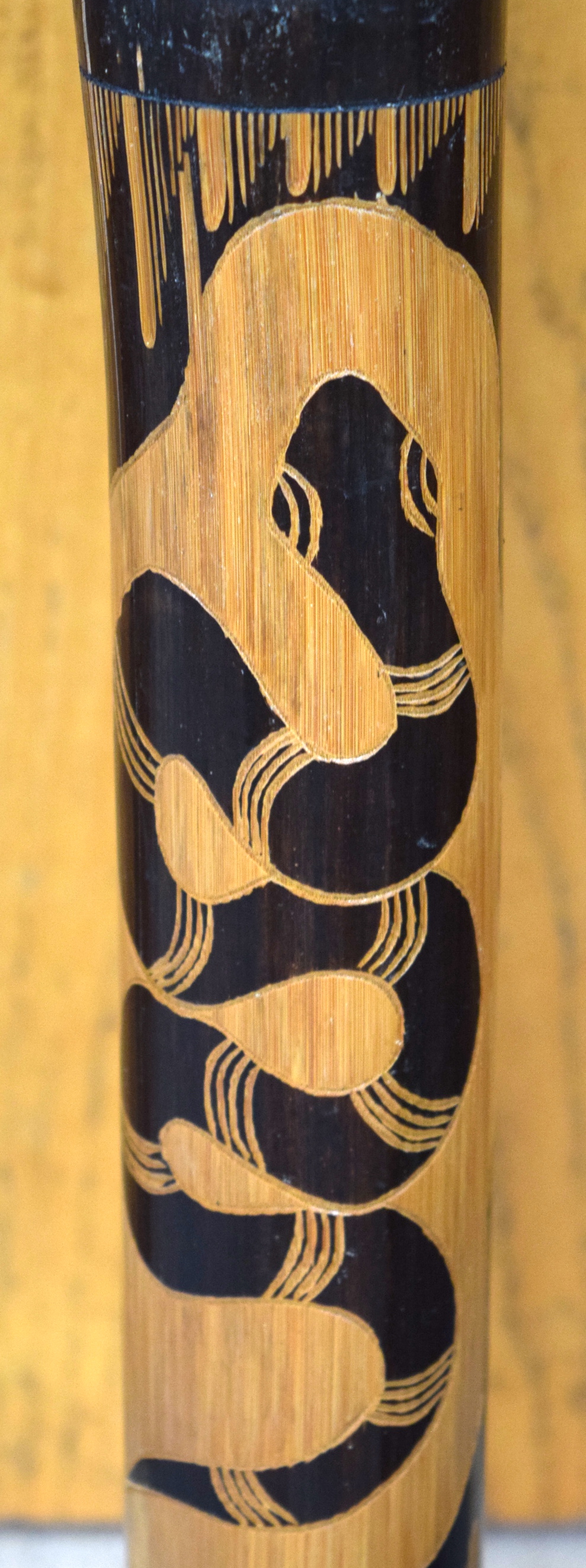 AN AUSTRALIAN ABORIGINAL DIDGERIDOO, carved with a snake and a fish. 120.5 cm long - Image 5 of 5