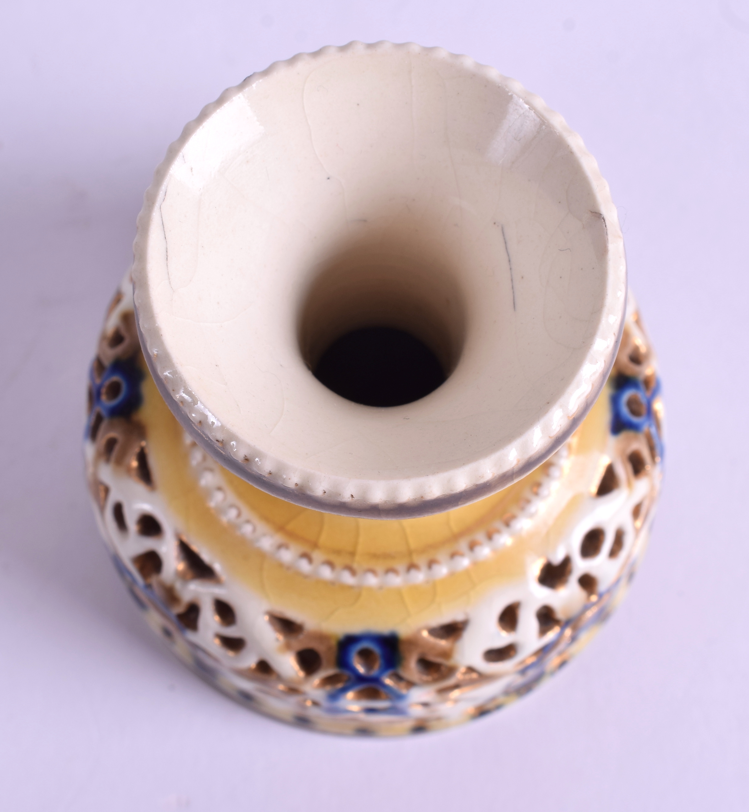 AN UNUSUAL ANTIQUE HUNGARIAN ZSOLNAY PECS RETICULATED VASE. 8 cm high. - Image 3 of 4