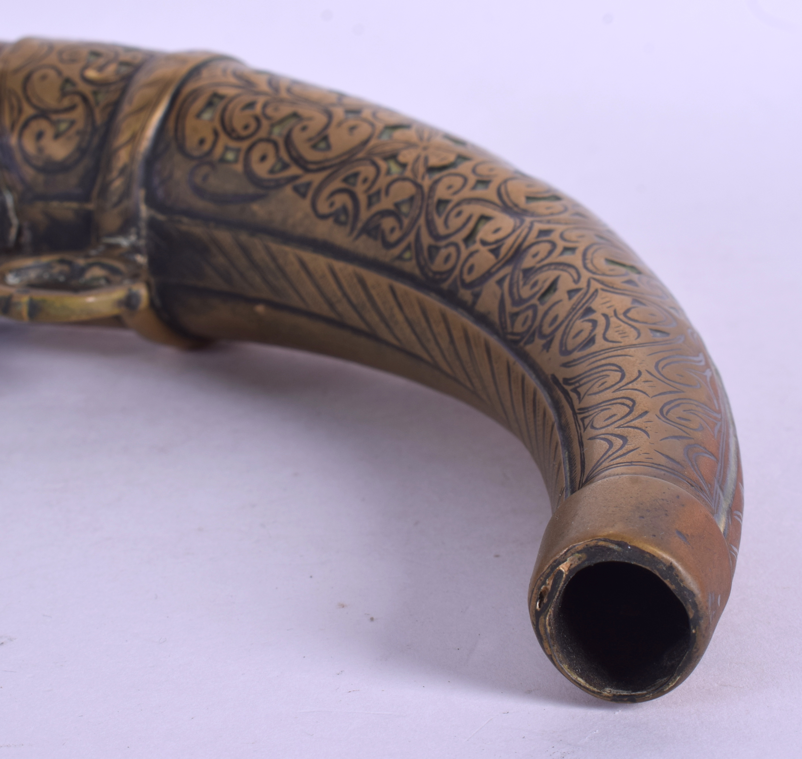 A RARE 18TH CENTURY MIDDLE EASTERN MILITARY POWDER HORN with brass mounts. 33 cm x 20 cm. - Image 4 of 4