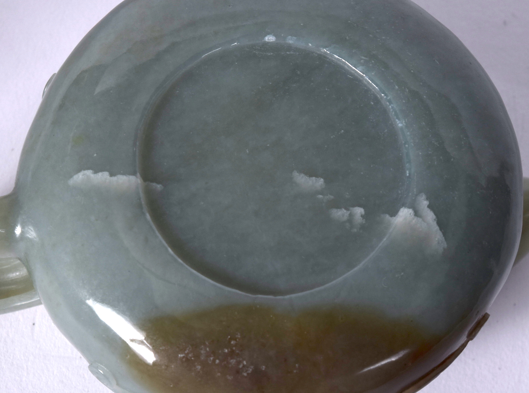 AN EARLY 20TH CENTURY CHINESE ISLAMIC MARKET GREEN JADE JUG, formed with a beak shaped spout and ca - Image 2 of 2