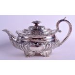 AN ANTIQUE SILVER TEAPOT. London 1823. 24.5 oz. 27 cm wide.