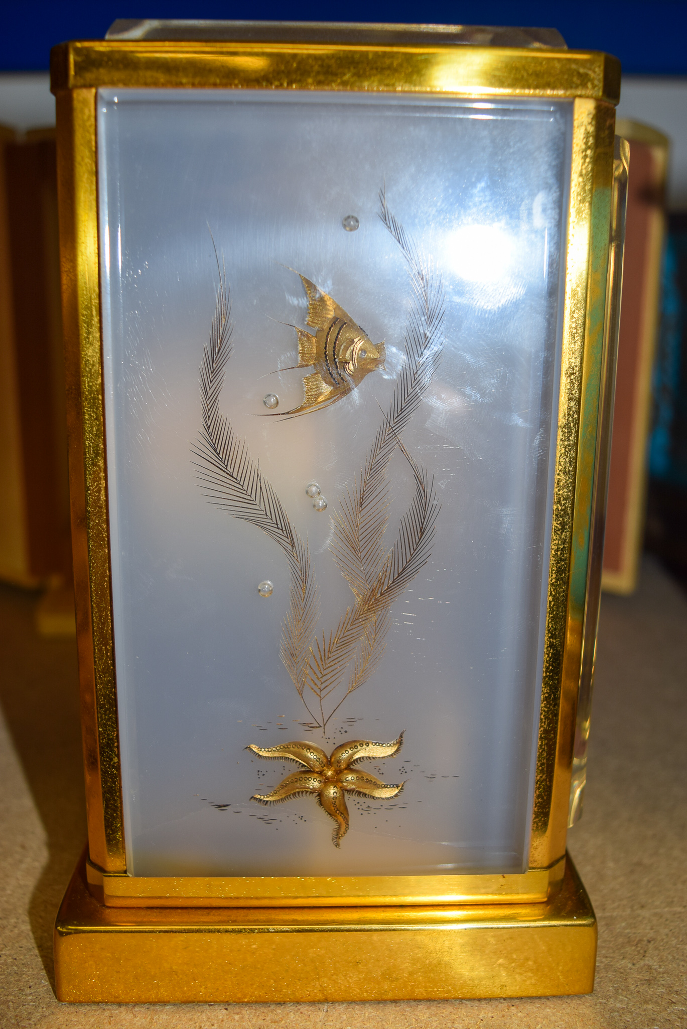 A RARE JAEGER LECOULTRE ATMOS AQUARIUM MARINA BRASS AND PERSPEX ATMOS CLOCK with original box. 23 c - Image 9 of 12