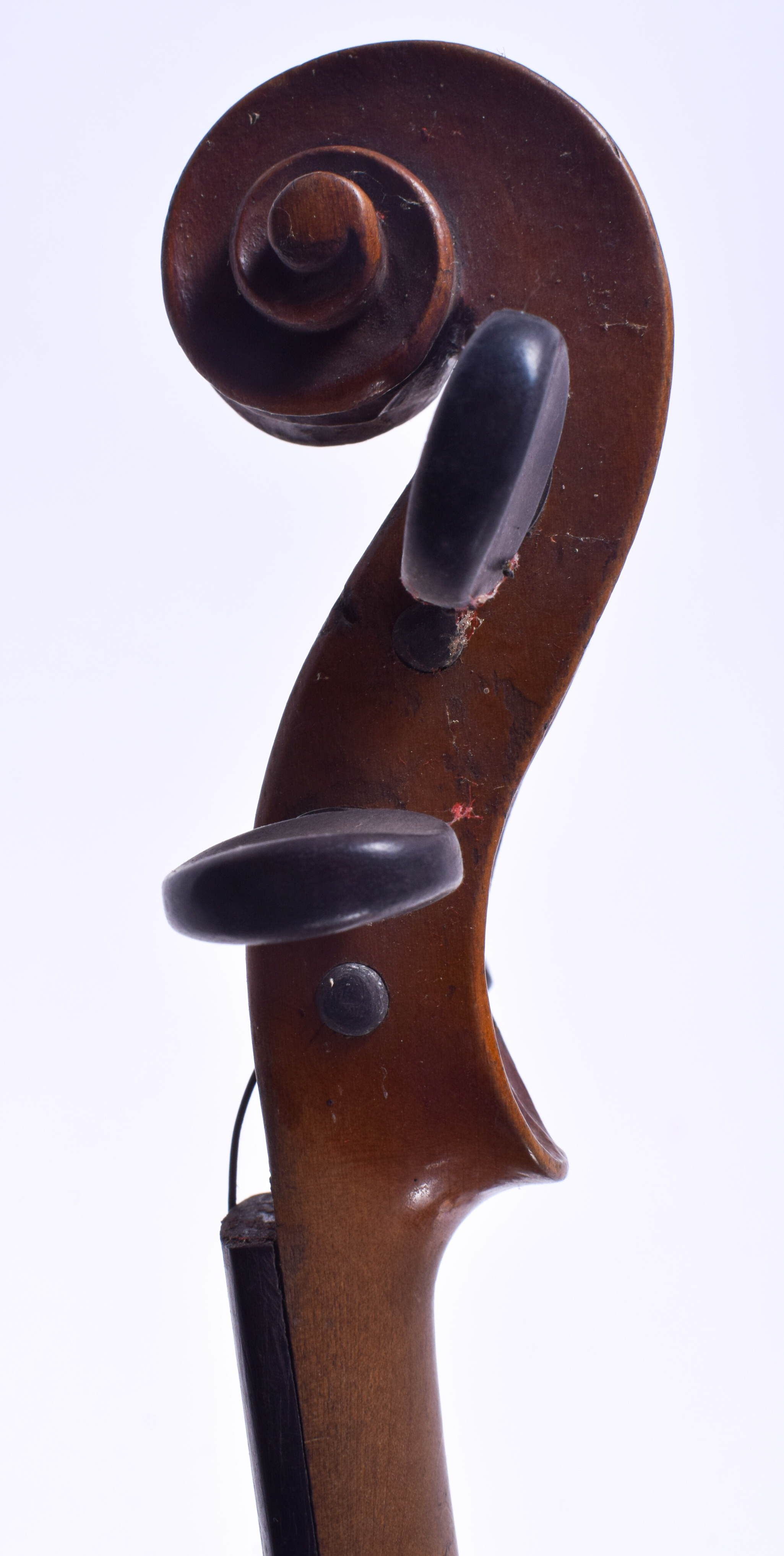AN ANTIQUE EUROPEAN CASED VIOLIN within a very unusual saw tooth style leather case. 55 cm long. - Image 6 of 9