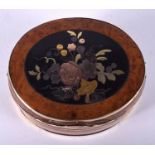 AN EARLY 19TH CENTURY GOLD AND BURR WALNUT SNUFF BOX inset with foliage. 5 cm x 2.5 cm.