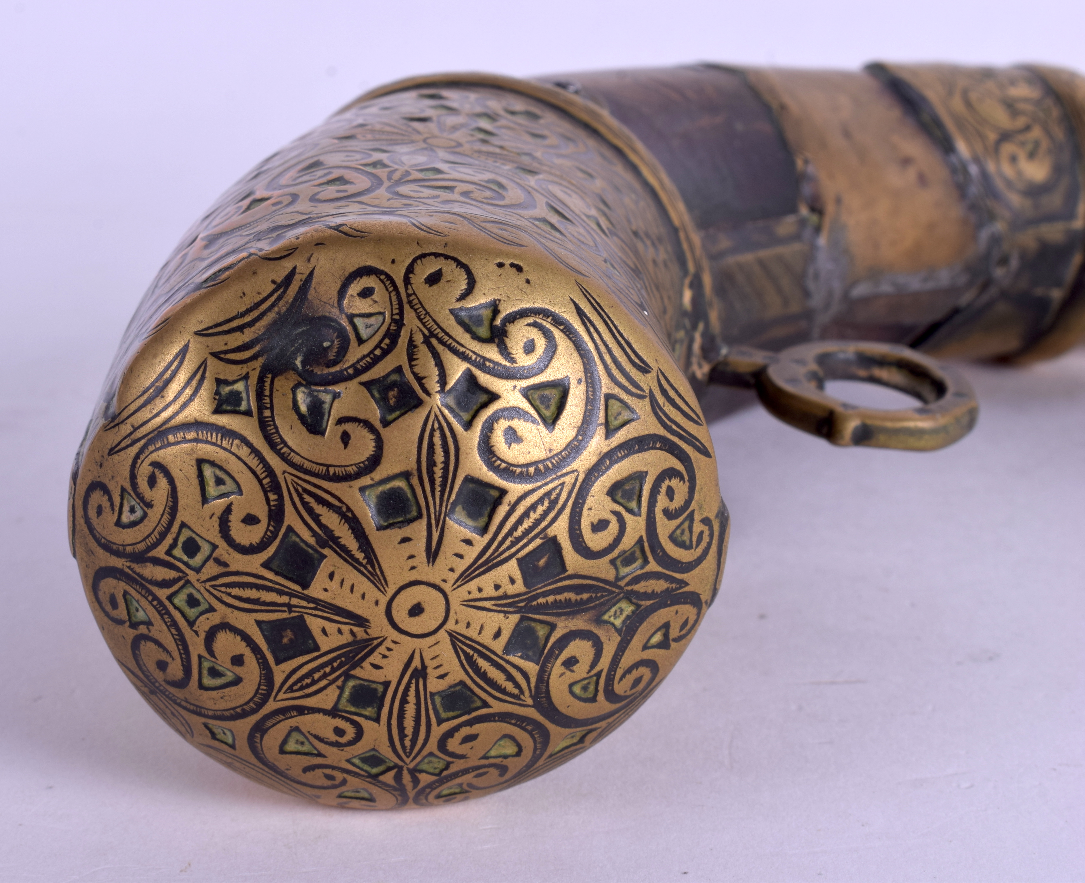 A RARE 18TH CENTURY MIDDLE EASTERN MILITARY POWDER HORN with brass mounts. 33 cm x 20 cm. - Image 3 of 4