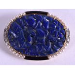 A 1920S CHINESE GOLD CARVED LAPIS LAZULI PEARL DIAMOND AND ENAMEL BROOCH. 4