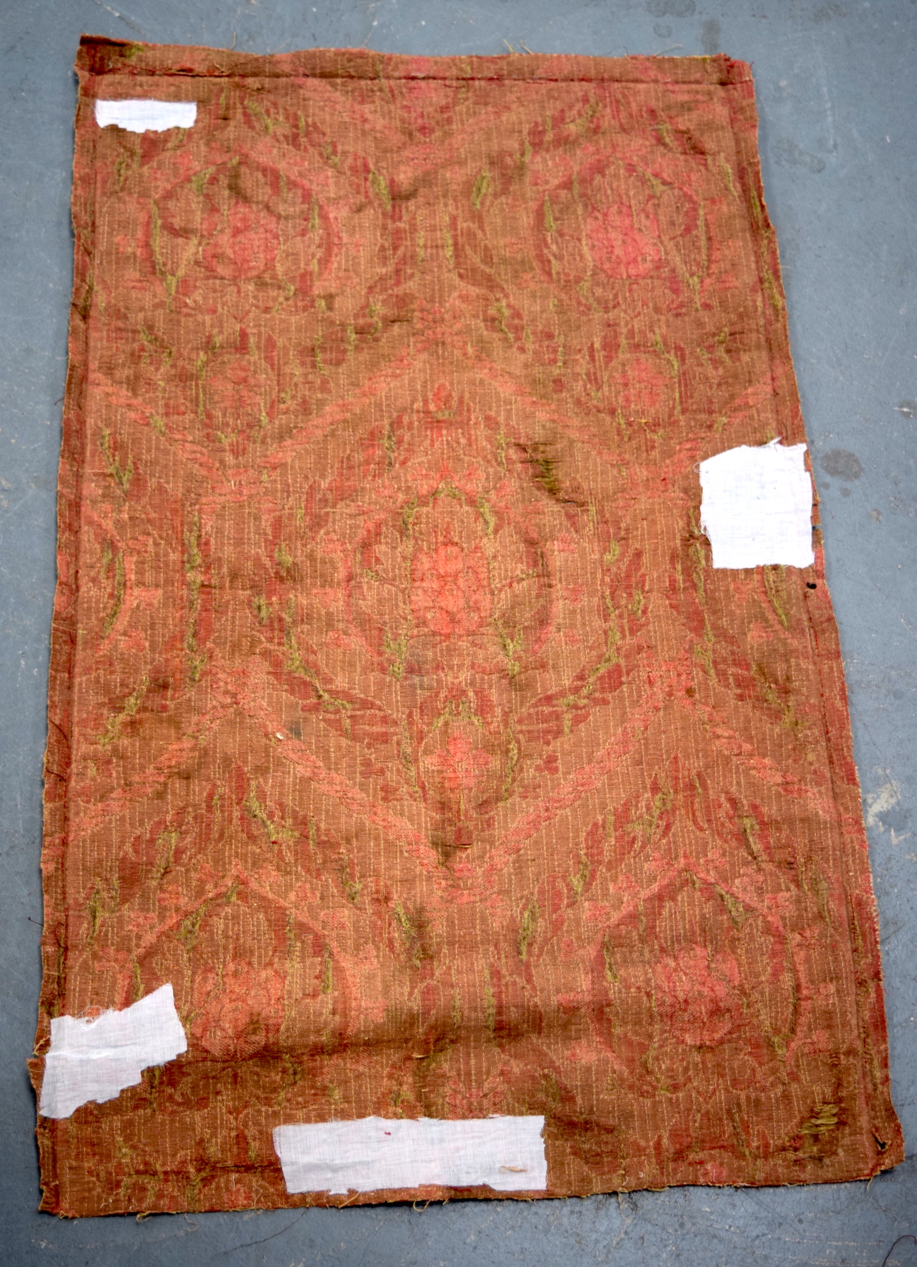 A RED GROUND OTTOMAN ISLAMIC TEXTILE, decorated with bold foliage. 89 cm x 53.5 cm. - Image 3 of 3