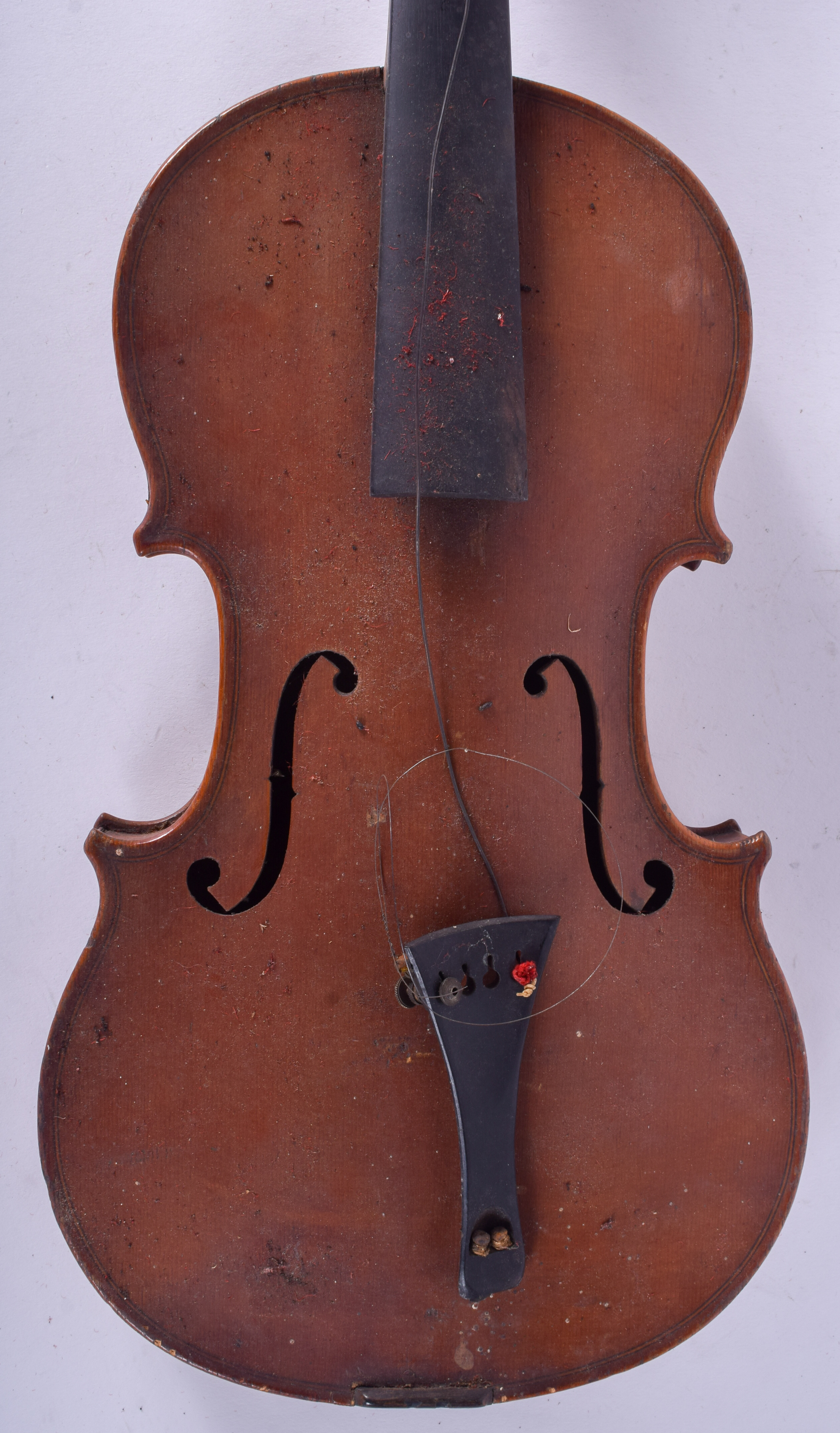 AN ANTIQUE EUROPEAN CASED VIOLIN within a very unusual saw tooth style leather case. 55 cm long. - Image 2 of 9