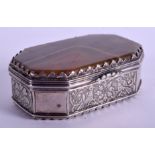 A GOOD EARLY 19TH CENTURY FRENCH AGATE AND SILVER SNUFF BOX decorated with birds and foliage. 7.5 c